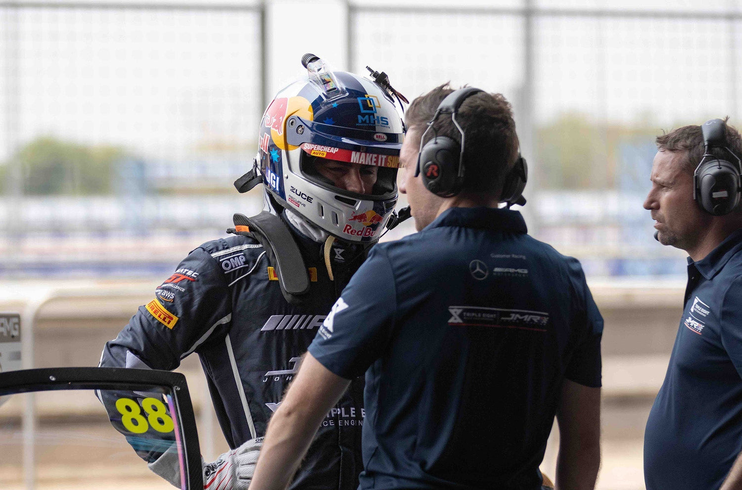 Triple Eight Race Engineering Strengthens Team Comms through D2N Partnership