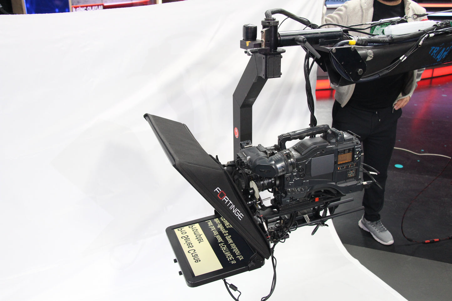 15" HIGH BRIGHTNESS CRANE TELEPROMPTER with SDI IN/OUT