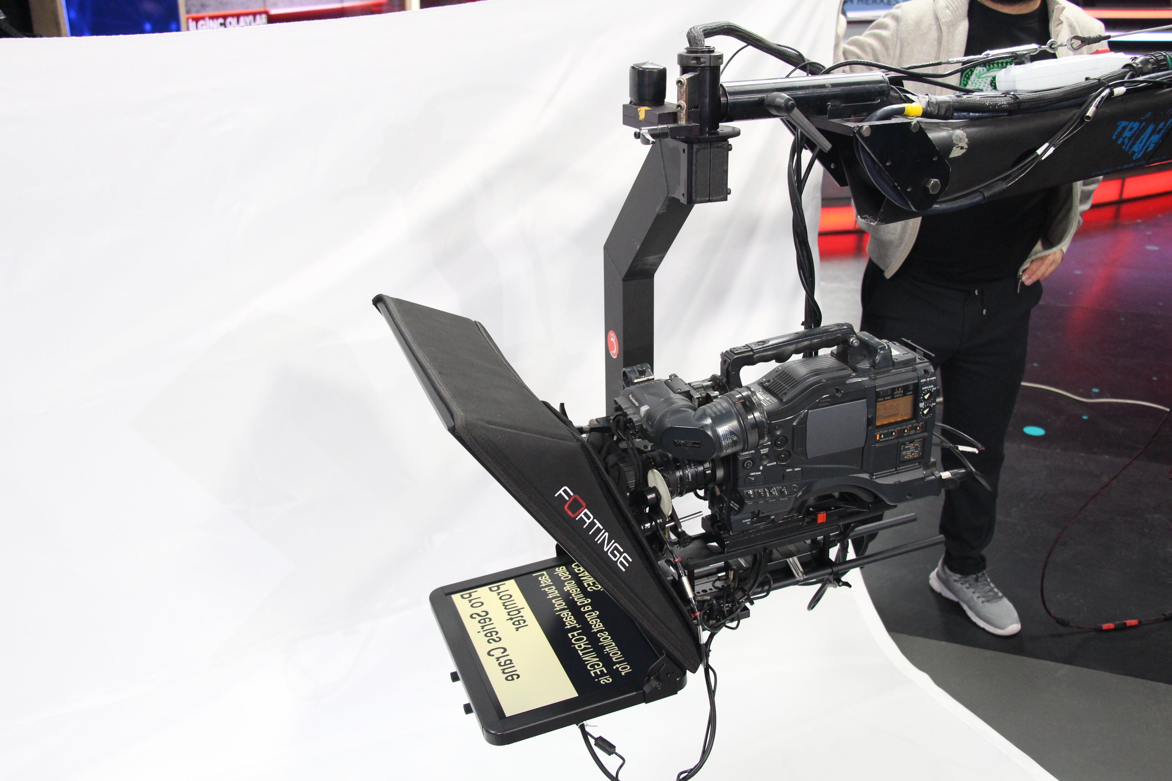 15" CRANE TELEPROMPTER